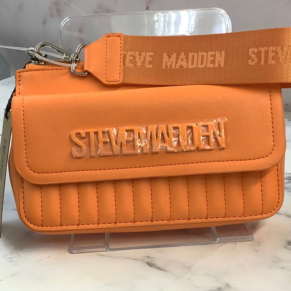 NWT Steve Madden in what's a BHAINES? - Wristlet in Mandarin Orange